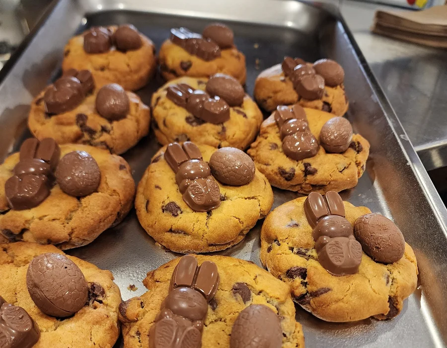 Chocolate-topped cookies